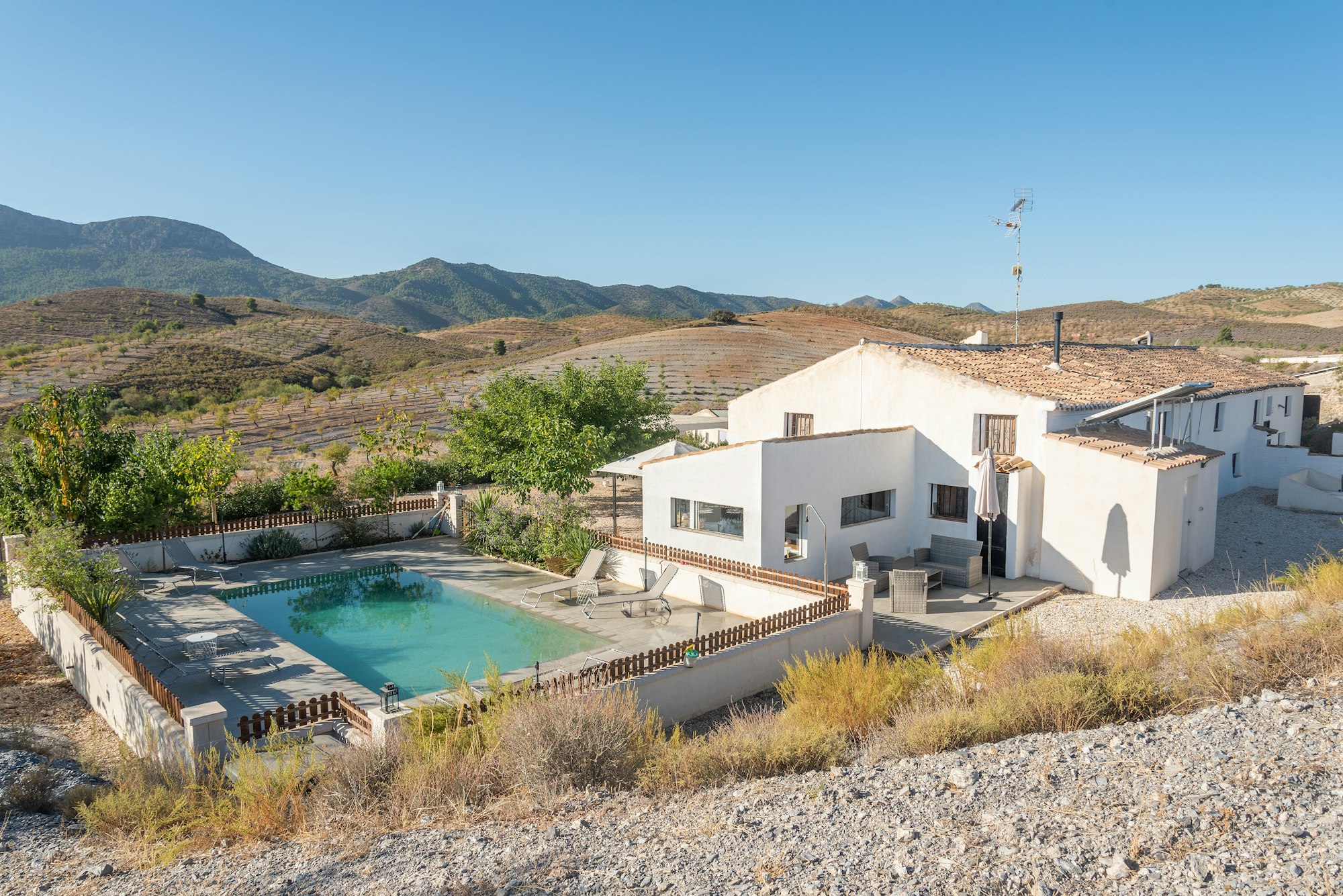 A rural hotel with swimming pool located in Almeria, Spain.